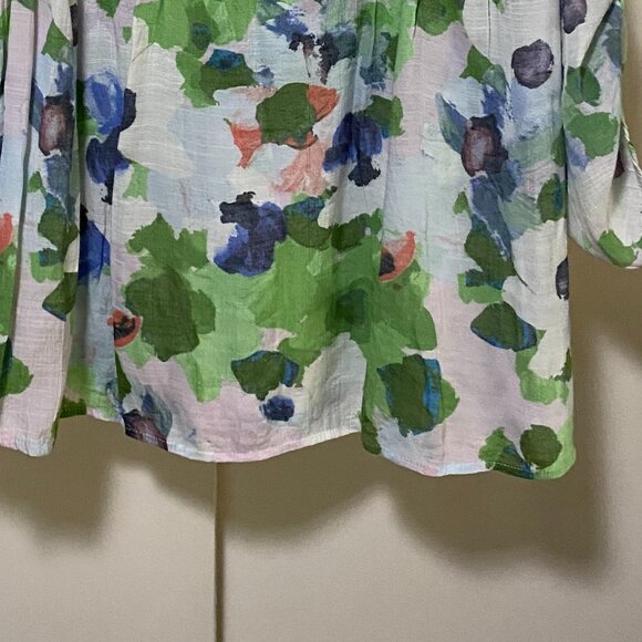 Zac & Rachel Woman long white w/floral button-up sleeve blouse, size 2X - Picture 6 of 10